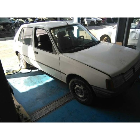 peugeot 205 berlina del año 1987