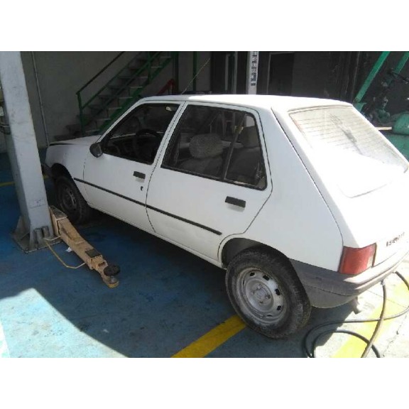peugeot 205 berlina del año 1987