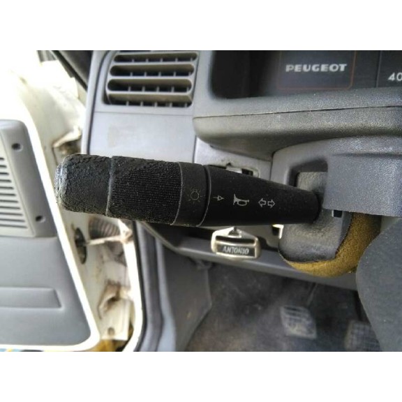 peugeot 205 berlina del año 1987