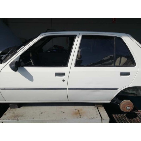 peugeot 205 berlina del año 1992