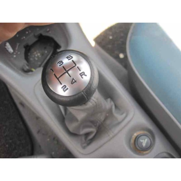 peugeot 206 berlina del año 2000