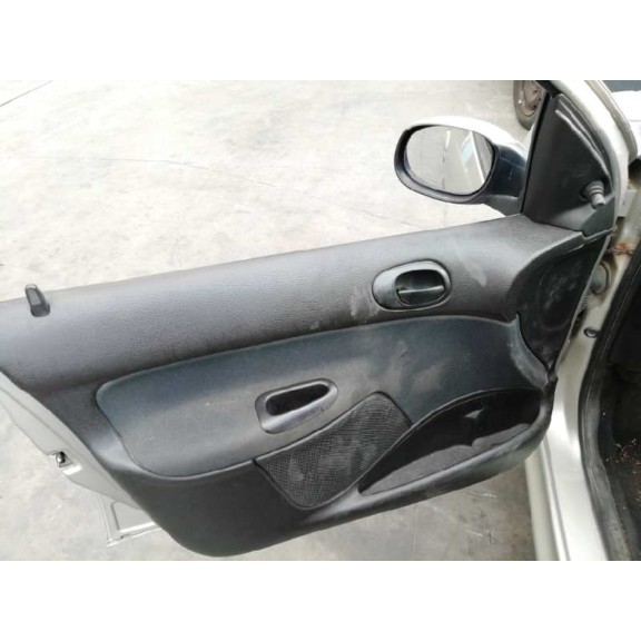 peugeot 206 berlina del año 2004