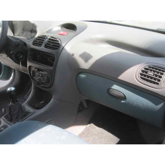 peugeot 206 berlina del año 2000