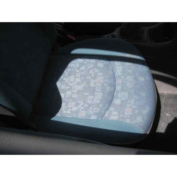 peugeot 206 berlina del año 2000