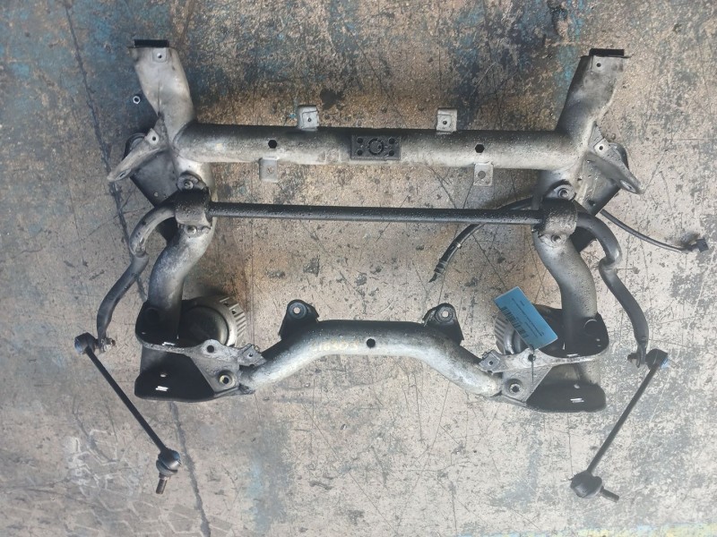 Recambio de puente delantero para mercedes-benz clase c (w204) berlina 2.1 cdi cat referencia OEM IAM A2046281057  