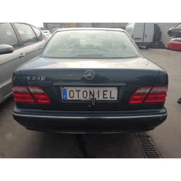 mercedes-benz clase e (w210) berlina del año 2000