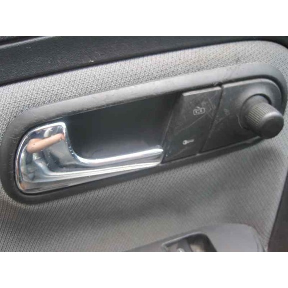 seat ibiza (6l1) del año 2003