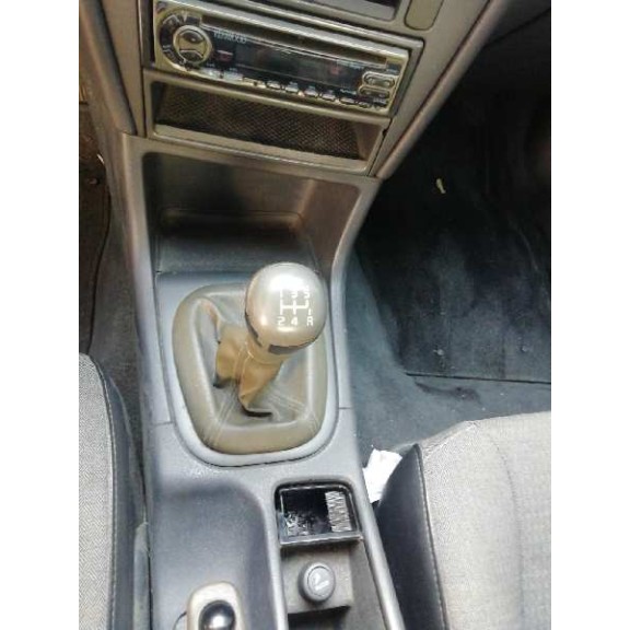 volvo s40 berlina del año 2001