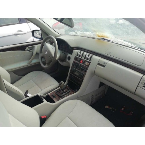 mercedes-benz clase e (w210) berlina del año 2000