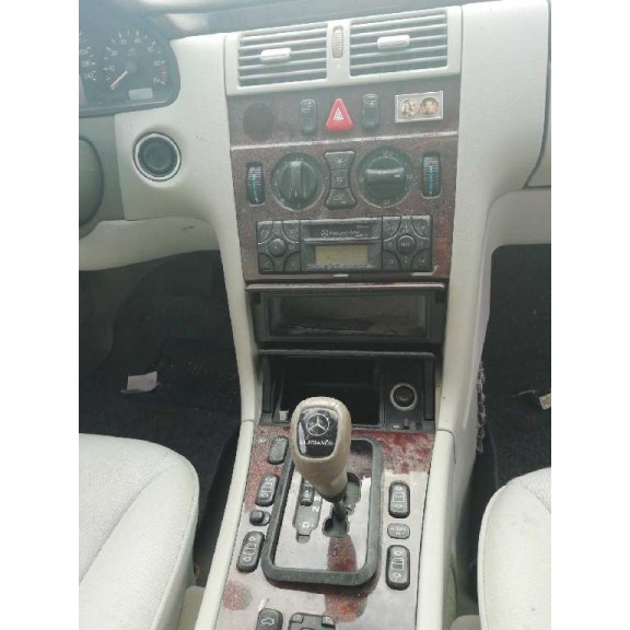 mercedes-benz clase e (w210) berlina del año 2000