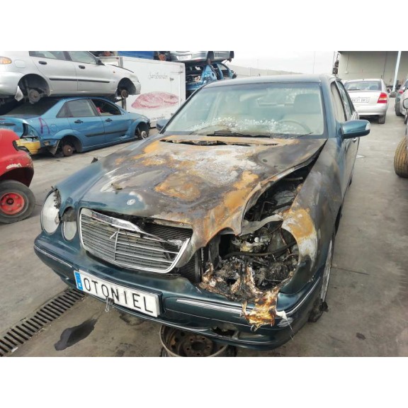 mercedes-benz clase e (w210) berlina del año 2000