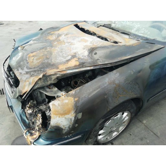 mercedes-benz clase e (w210) berlina del año 2000