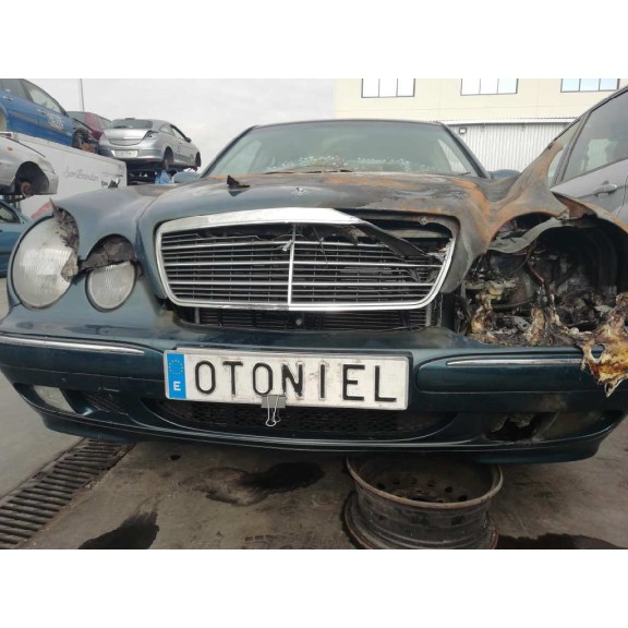 mercedes-benz clase e (w210) berlina del año 2000