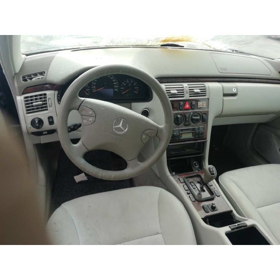 mercedes-benz clase e (w210) berlina del año 2000