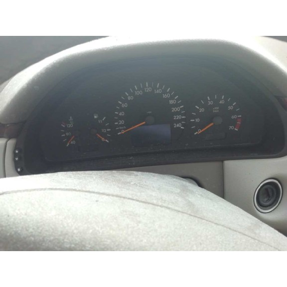 mercedes-benz clase e (w210) berlina del año 2000