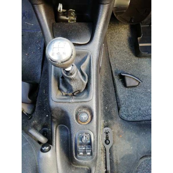 peugeot 206 berlina del año 2002