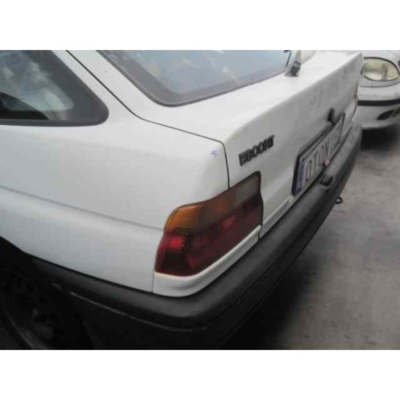 ford escort berlina del año 1992