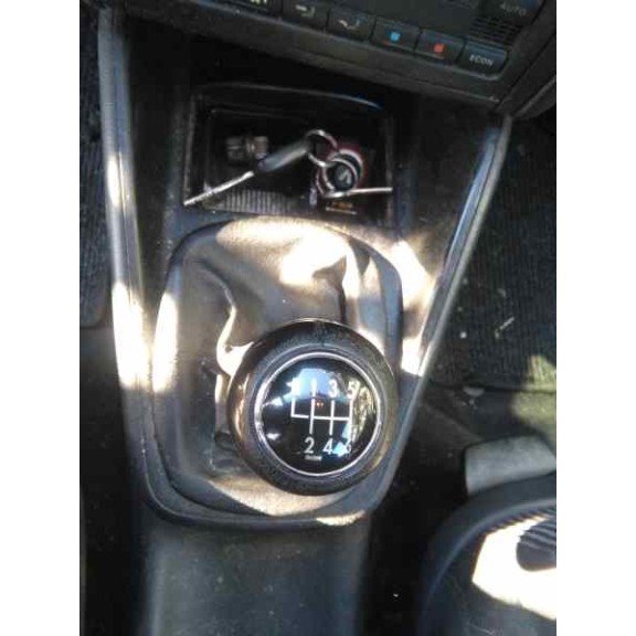 volkswagen golf iv berlina (1j1) del año 2001