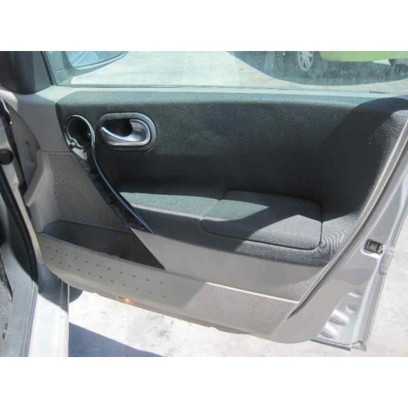 renault megane ii classic berlina del año 2004