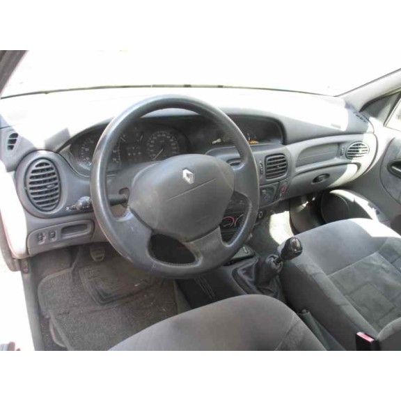 renault megane i fase 2 berlina (ba0) del año 2000