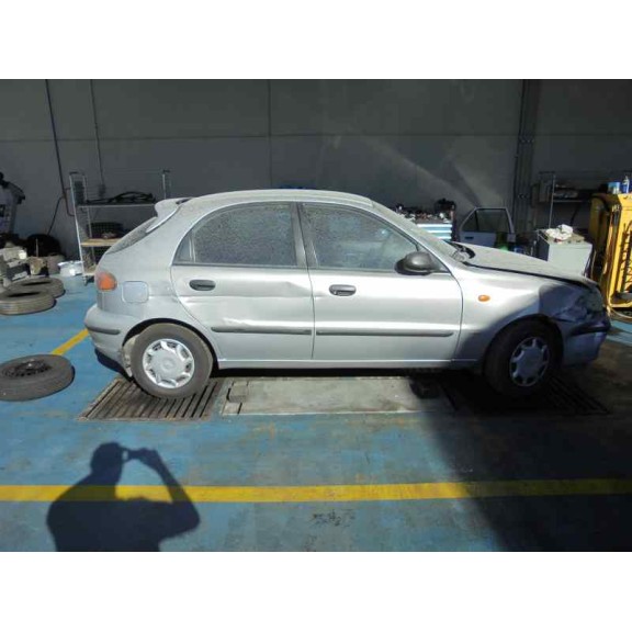daewoo lanos del año 2001