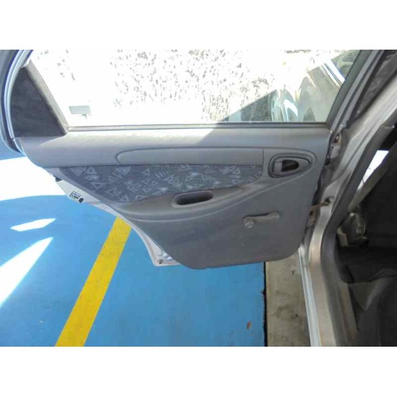 daewoo lanos del año 2001