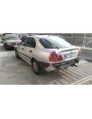 mitsubishi carisma berlina 5 (da0) del año 2003