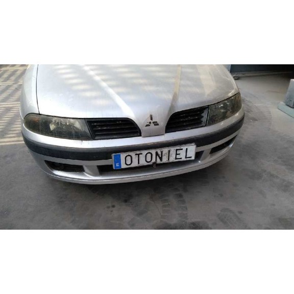 mitsubishi carisma berlina 5 (da0) del año 2003