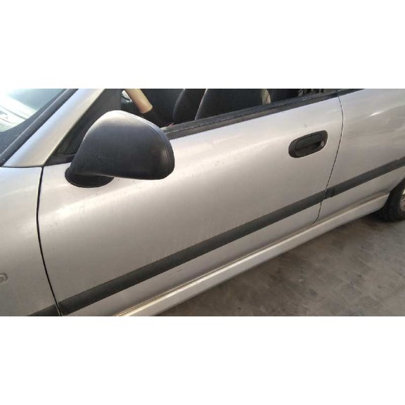 mitsubishi carisma berlina 5 (da0) del año 2003