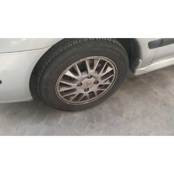 mitsubishi carisma berlina 5 (da0) del año 2003