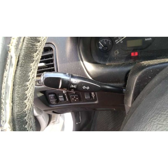 mitsubishi carisma berlina 5 (da0) del año 2003