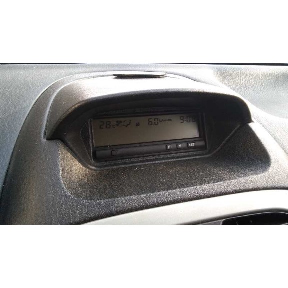 mitsubishi carisma berlina 5 (da0) del año 2003