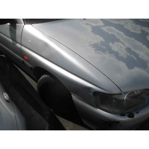 ford escort berlina del año 1998