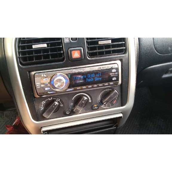 mitsubishi carisma berlina 5 (da0) del año 2003