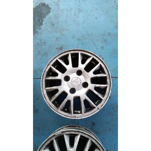 mitsubishi carisma berlina 5 (da0) del año 2003