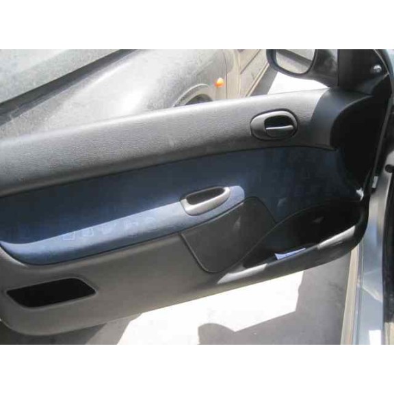 peugeot 206 berlina del año 2002