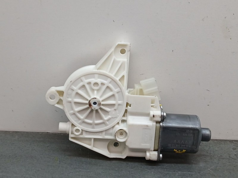 Recambio de motor elevalunas delantero derecho para mercedes-benz clase a (w176) a 200 cdi / d (176.008) referencia OEM IAM a246