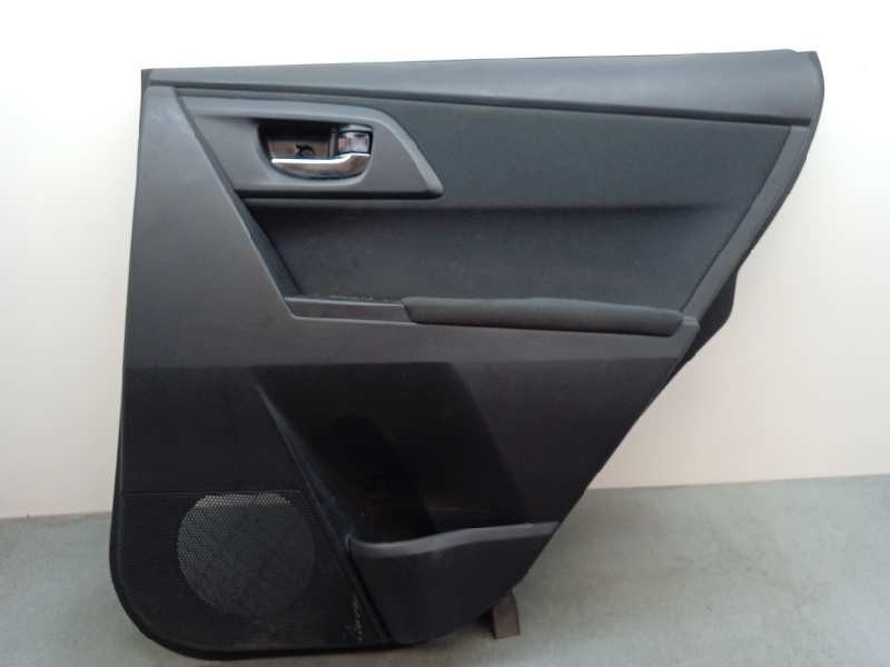 Recambio de guarnecido puerta trasera derecha para toyota auris touring sports (e18) hybrid business referencia OEM IAM 67775023