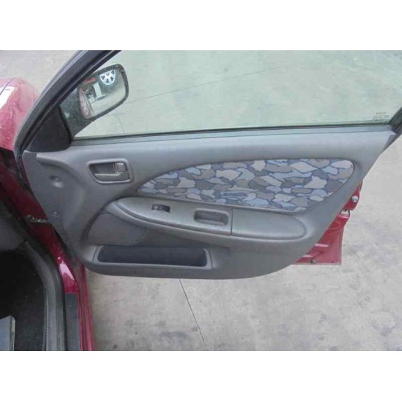 toyota avensis berlina (t 22) del año 1999