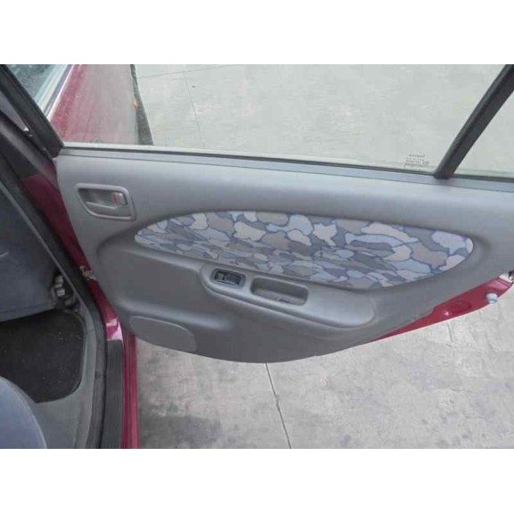 toyota avensis berlina (t 22) del año 1999