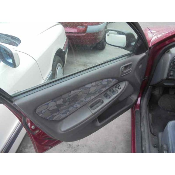 toyota avensis berlina (t 22) del año 1999