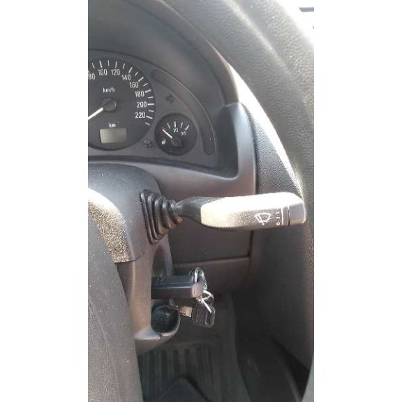 opel corsa c del año 2004