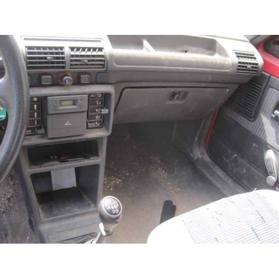 peugeot 205 berlina del año 1986