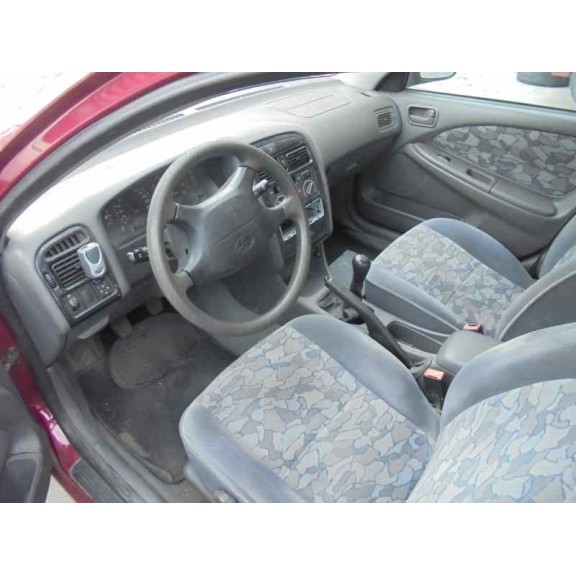 toyota avensis berlina (t 22) del año 1999