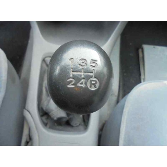 toyota avensis berlina (t 22) del año 1999