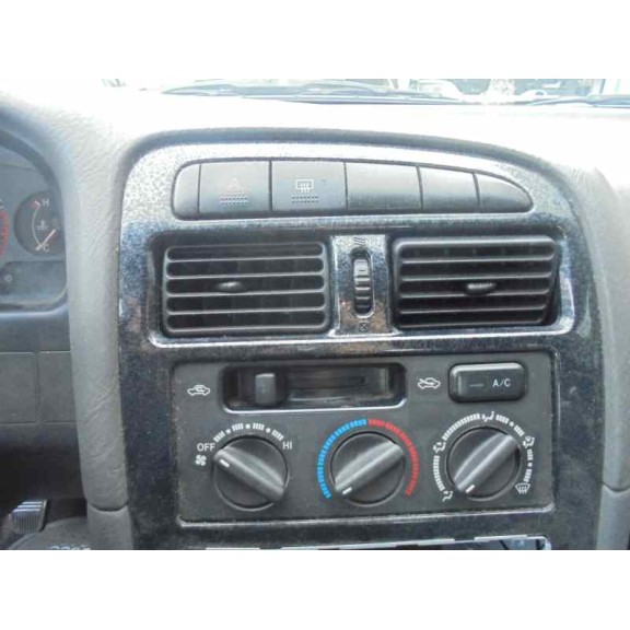 toyota avensis berlina (t 22) del año 1999