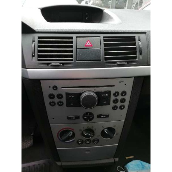 opel meriva del año 2004