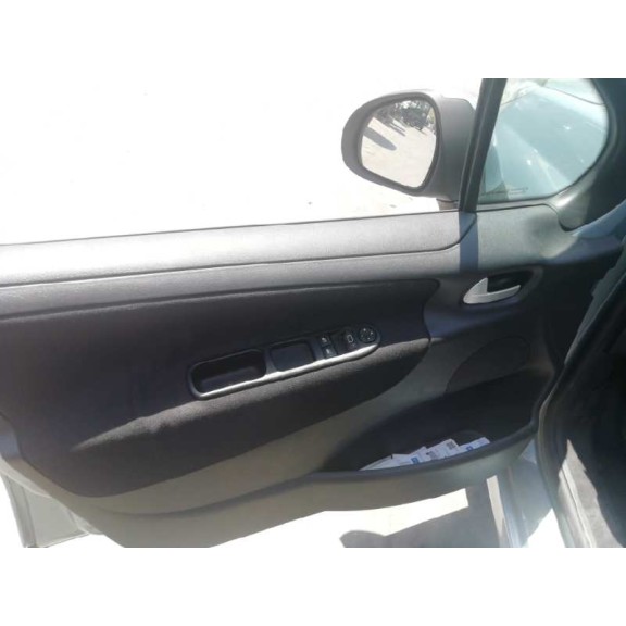 peugeot 207 del año 2010