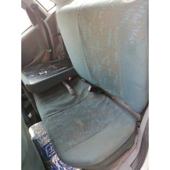 opel corsa c del año 2001