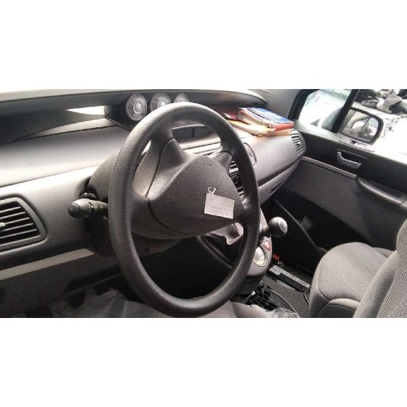 peugeot 807 del año 2005